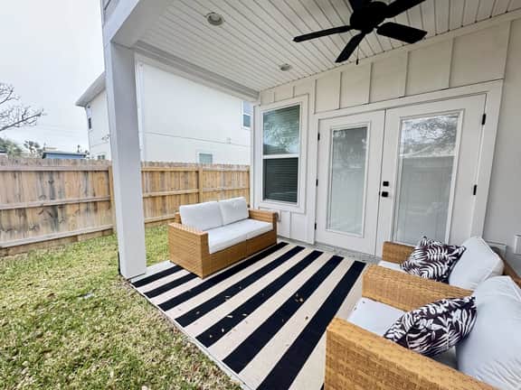 LuxKeyWestVilla/Modern/Mayo/5blkBeach/Pier - Image 5