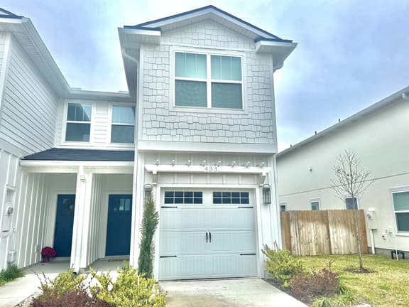LuxKeyWestVilla/Modern/Mayo/5blkBeach/Pier - Image 1