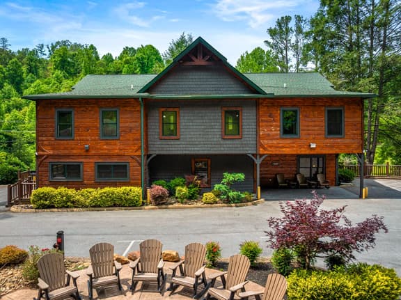 The Gatlinburg Lodge 2.0 - Image 1